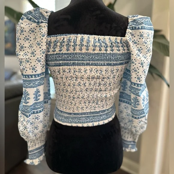 ✨NWT✨ 70°F/21°C Long Smocked Balloon Sleeve Crop Top Women Large White Blue - Picture 8 of 13